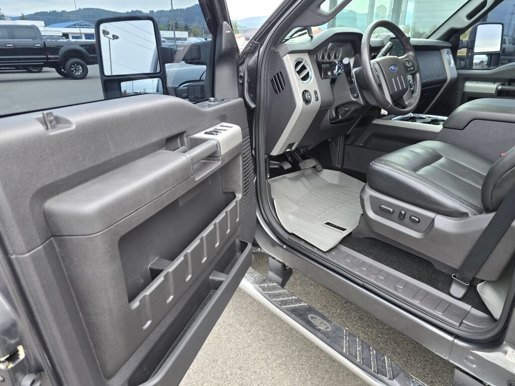 Used 2016 Ford F350 Lariat w/ Lariat Ultimate Package AWD/4WD image 14