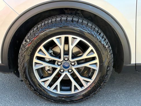 Used 2020 Ford Escape SEL image 11