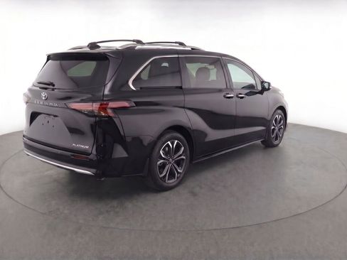 Used 2025 Toyota Sienna Platinum image 5