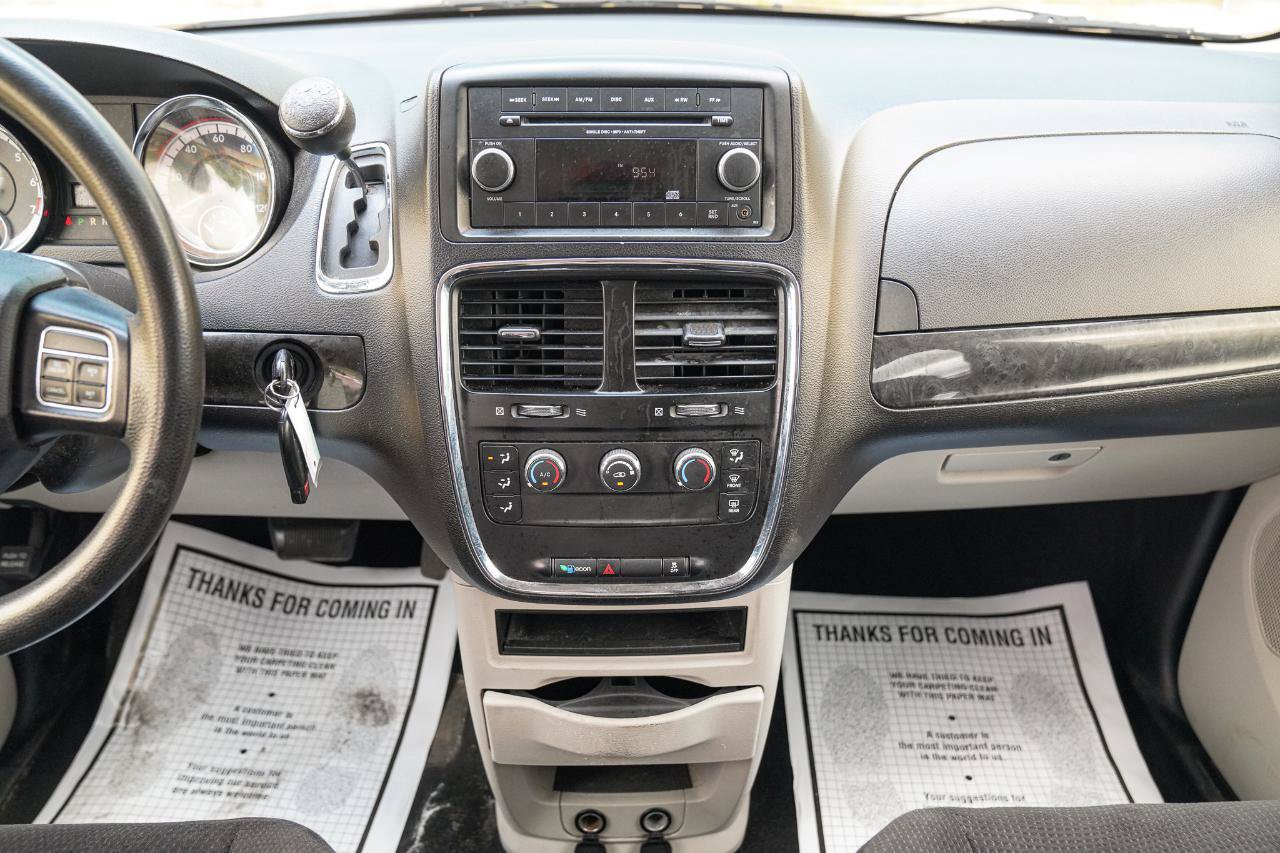 Used 2014 Dodge Grand Caravan American Value Package FWD image 28