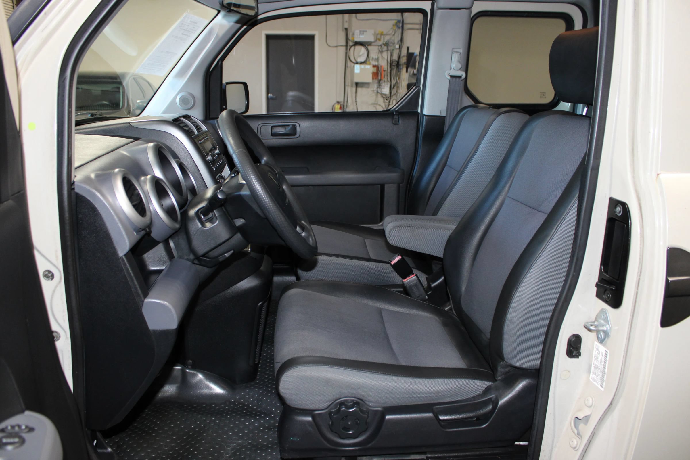 Used 2005 Honda Element EX image 9