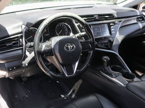 Used 2020 Toyota Camry SE FWD image 17