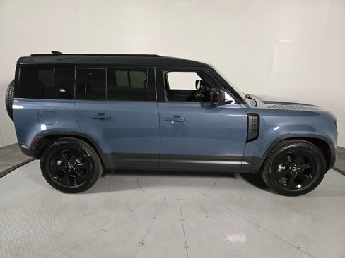 Used 2024 Land Rover Defender 110 S image 6