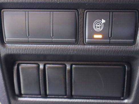 Used 2021 Nissan Armada SV image 10