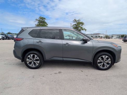 Used 2023 Nissan Rogue SV FWD image 4