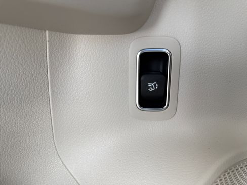 New 2026 Mercedes-Benz GLB 250 image 18