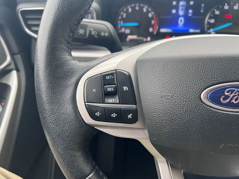 Used 2023 Ford Explorer XLT w/ Equipment Group 202A AWD/4WD image 26