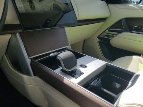 Used 2024 Land Rover Range Rover SE image 26