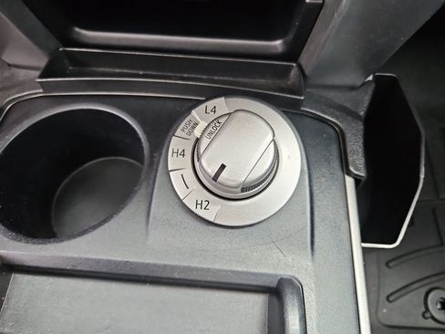 Used 2013 Toyota 4Runner SR5 w/ Convenience Pkg image 19