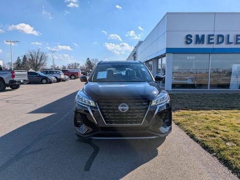 Used 2024 Nissan Kicks SR w/ SR Premium Package image 2