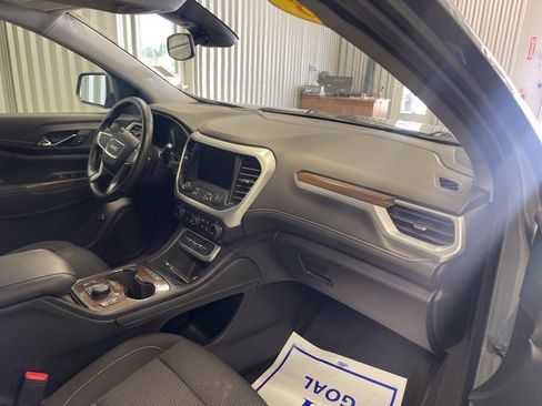Used 2023 GMC Acadia SLE w/ Driver Convenience Package image 15
