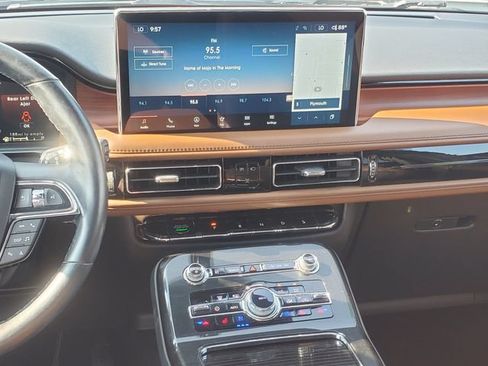 Used 2023 Lincoln Nautilus Reserve AWD/4WD image 27