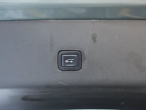 Used 2023 Chevrolet Traverse LT image 29