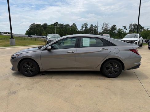 Used 2021 Hyundai Elantra SEL w/ Cargo Package FWD image 2