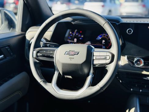 Used 2024 Chevrolet Colorado ZR2 w/ Technology Package image 13