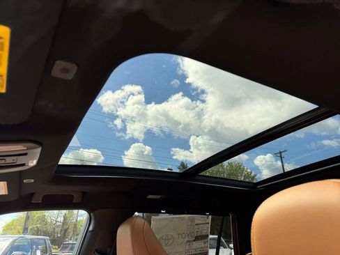 New 2026 Toyota Highlander Platinum image 17