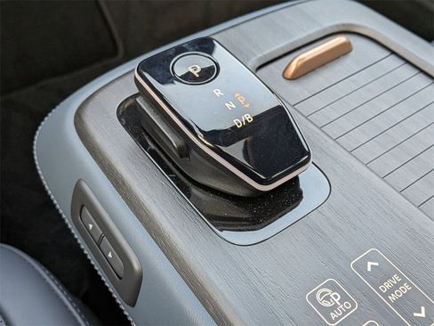 Used 2024 Nissan Ariya AWD image 17