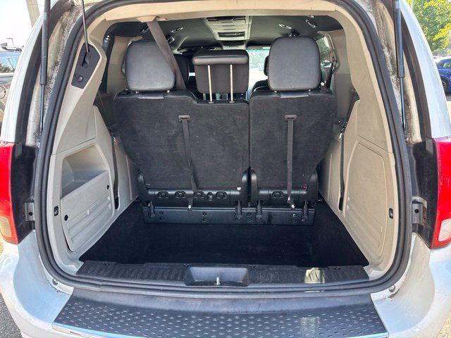 Used 2017 Dodge Grand Caravan SXT w/ Driver Convenience Group FWD image 4