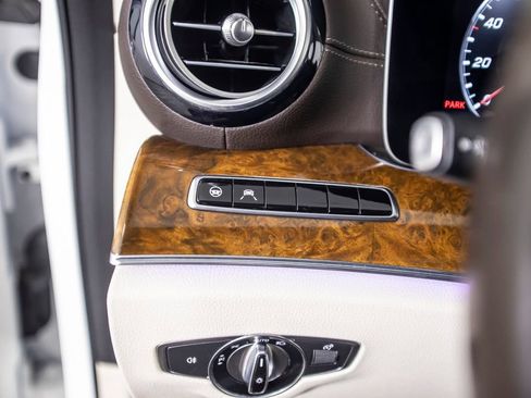 Used 2020 Mercedes-Benz E 450 4MATIC Wagon image 39