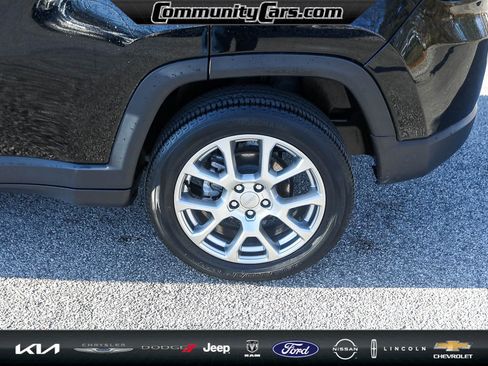 Used 2022 Jeep Compass Latitude image 4