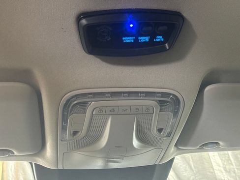 Used 2022 Mercedes-Benz Metris Passenger image 23