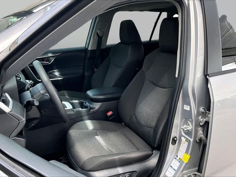Used 2022 Toyota RAV4 XLE w/ Convenience Package AWD/4WD image 8