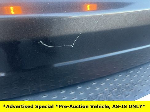 Used 2015 Chrysler Town & Country Touring image 11