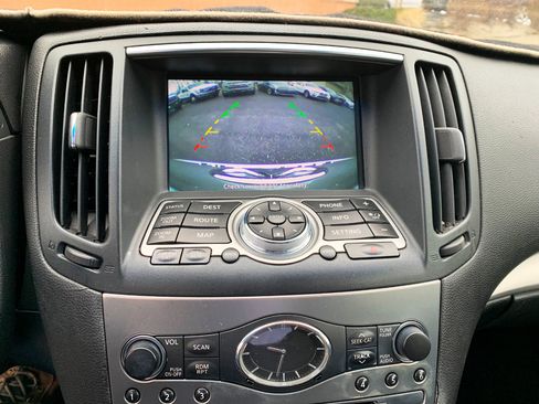 Used 2010 INFINITI G37 Journey w/ Premium Pkg image 11