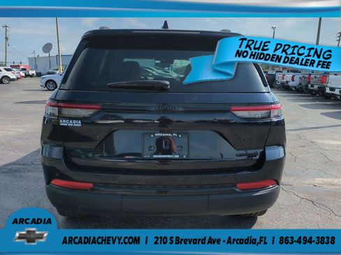 Used 2024 Jeep Grand Cherokee Limited w/ Black Appearance Package AWD/4WD image 5
