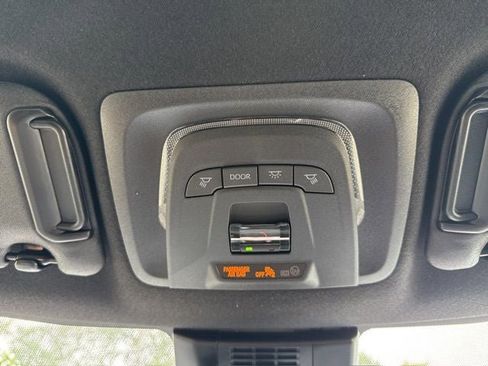 Used 2025 Toyota Corolla SE w/ SE Package image 22