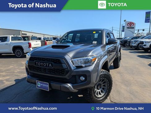 Used 2017 Toyota Tacoma TRD Sport image 1
