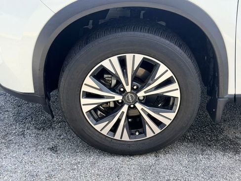 Used 2023 Nissan Rogue SV image 9