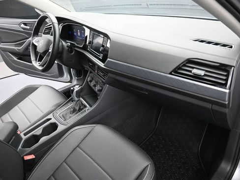 Used 2023 Volkswagen Jetta SE FWD image 16