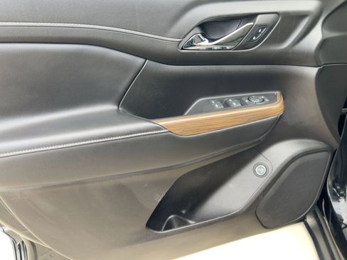 Certified 2023 GMC Acadia SLE w/ Driver Convenience Package image 13