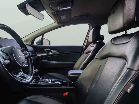 Certified 2024 Kia Sportage EX AWD/4WD image 9