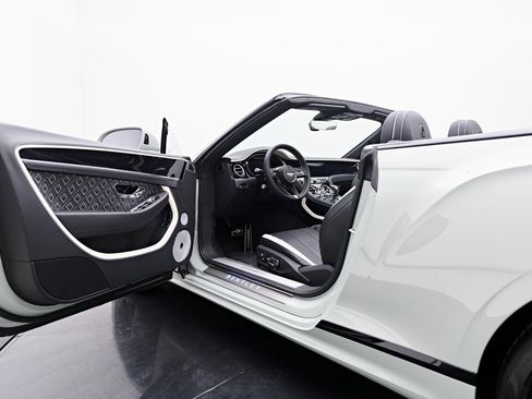 Used 2024 Bentley Continental GT Speed image 39