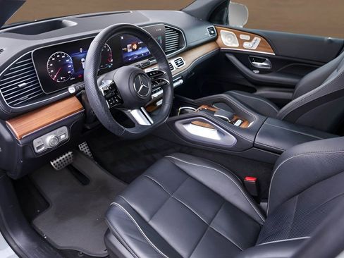 Used 2024 Mercedes-Benz GLS 580 4MATIC image 10