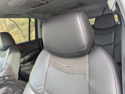 Used 2018 Cadillac Escalade ESV Premium Luxury image 11