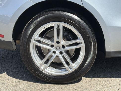 Used 2024 Porsche Macan AWD/4WD image 33