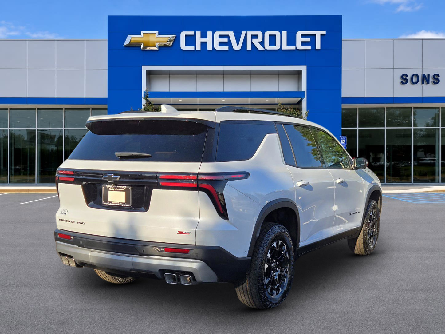 New 2027 Chevrolet Traverse Z71 w/ Enhanced Driving Package AWD/4WD image 5