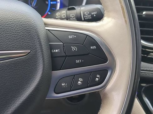 Used 2019 Chrysler Pacifica Limited w/ Advanced Safetytec Group FWD image 32