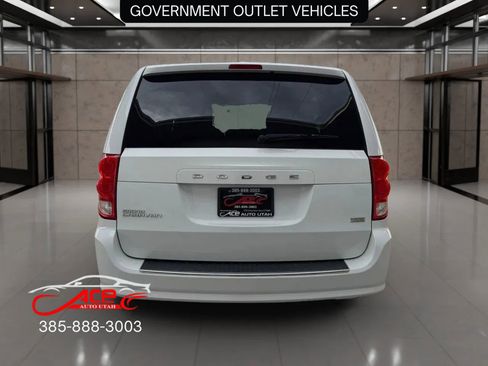 Used 2017 Dodge Grand Caravan SE w/ UConnect Hands-Free Group image 8