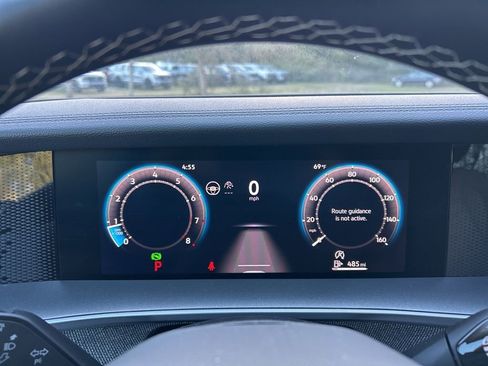 Used 2025 Volkswagen Tiguan S image 23