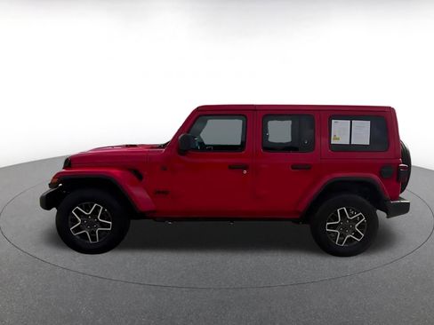 Used 2025 Jeep Wrangler Sahara image 7