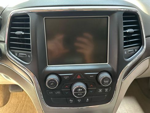 Used 2014 Jeep Grand Cherokee Overland AWD/4WD image 18
