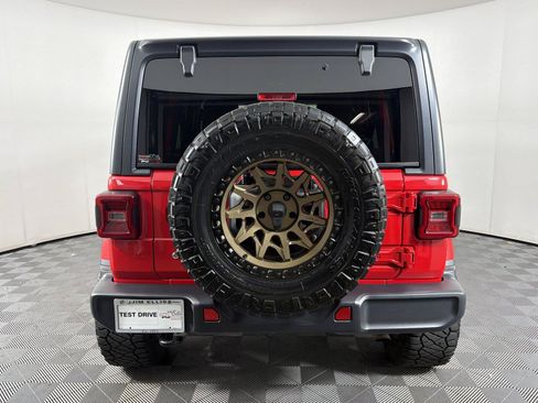 Used 2018 Jeep Wrangler Unlimited Sahara AWD/4WD image 5