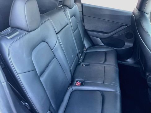 Used 2021 Tesla Model Y Long Range AWD/4WD image 27