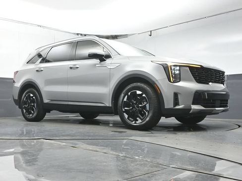 Used 2025 Kia Sorento S w/ Panoramic Sunroof Package FWD image 40