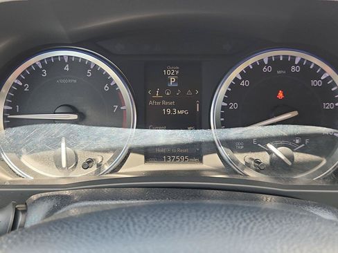 Used 2015 Toyota Highlander XLE AWD/4WD image 12