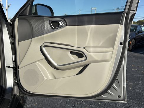 Used 2024 Kia Soul LX FWD image 12